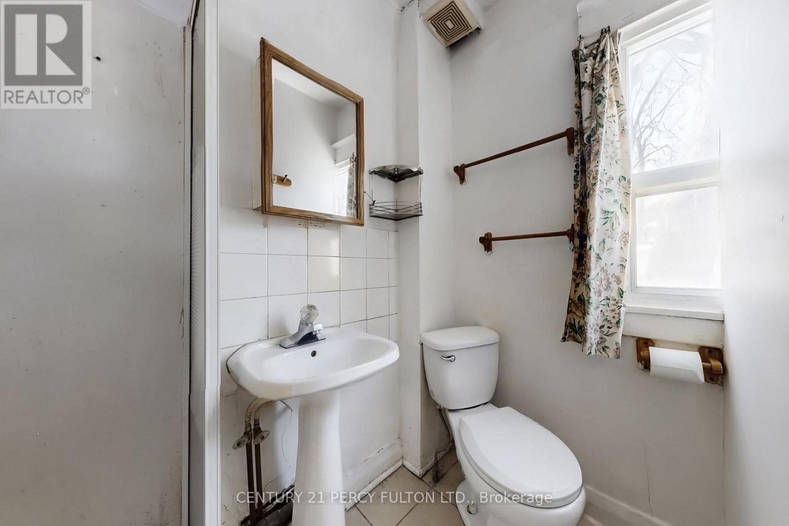 366 Coxwell Avenue, Toronto, Ontario  M4L 3B7 - Photo 17 - E12844636