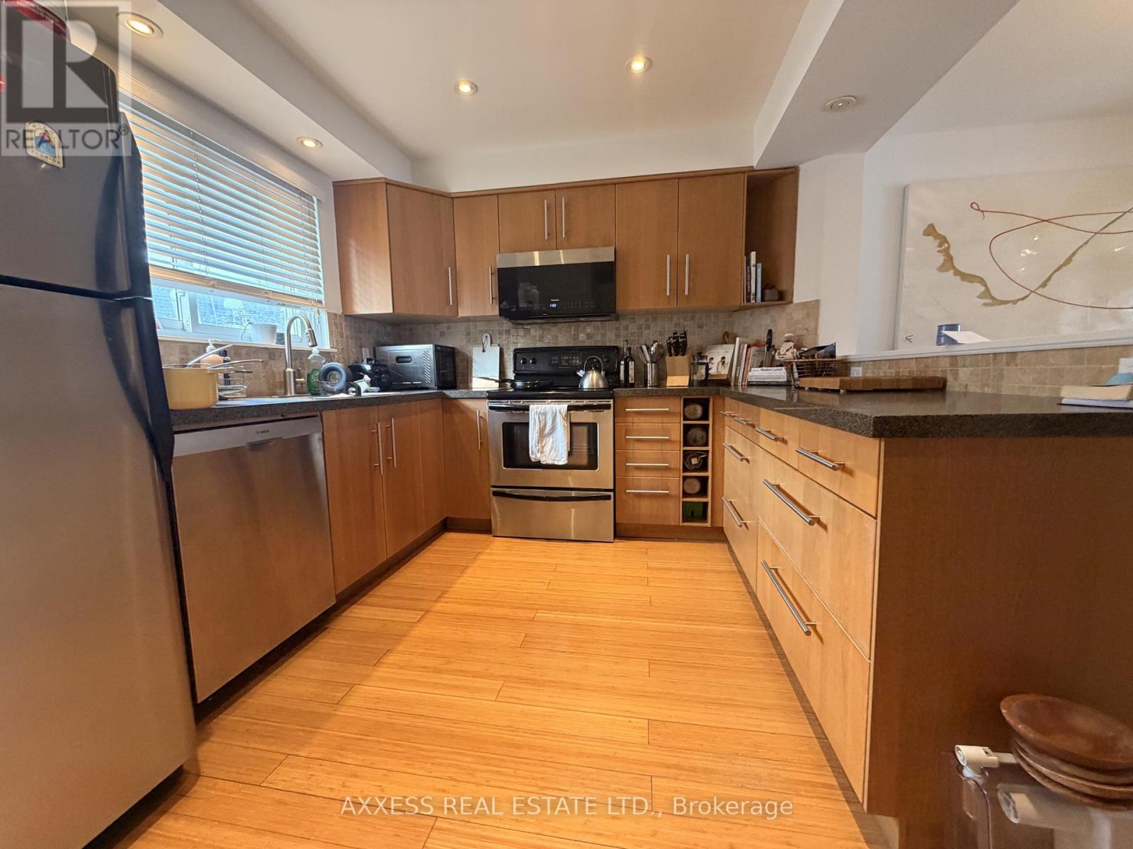 3 - 98 Brock Street, Oakville, Ontario  L6K 2Z1 - Photo 5 - W12842038