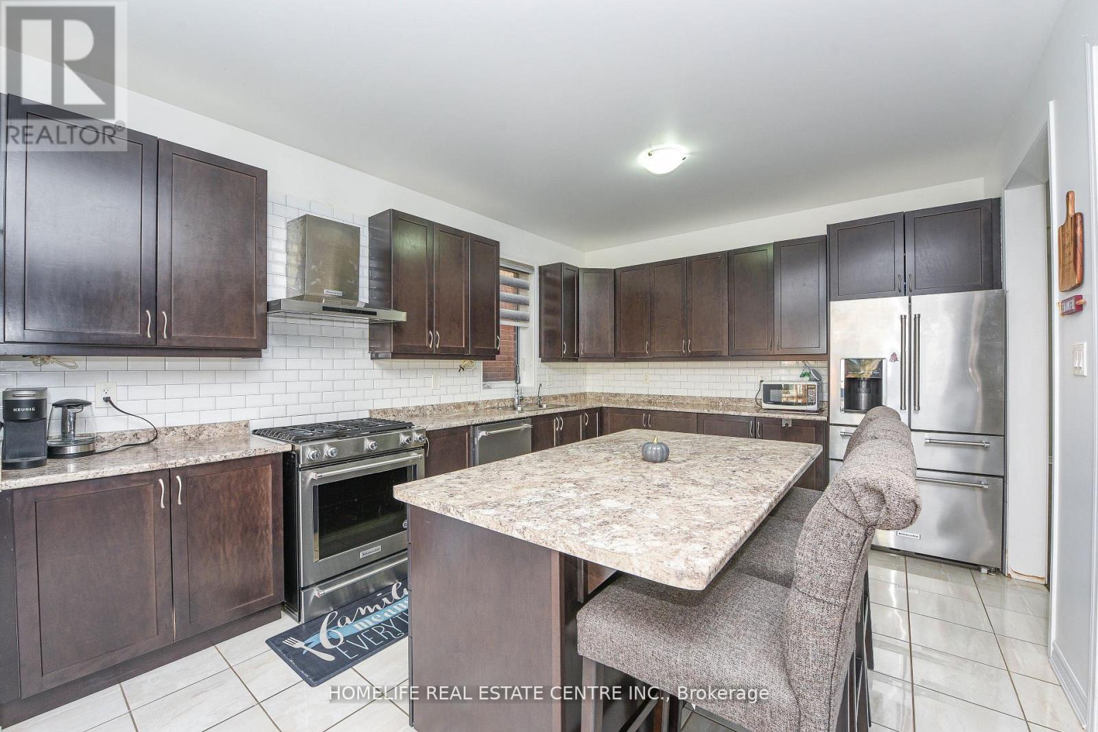 13 Feeder Street, Brampton (Northwest Brampton), Ontario  L7A 4T7 - Photo 12 - W12844046