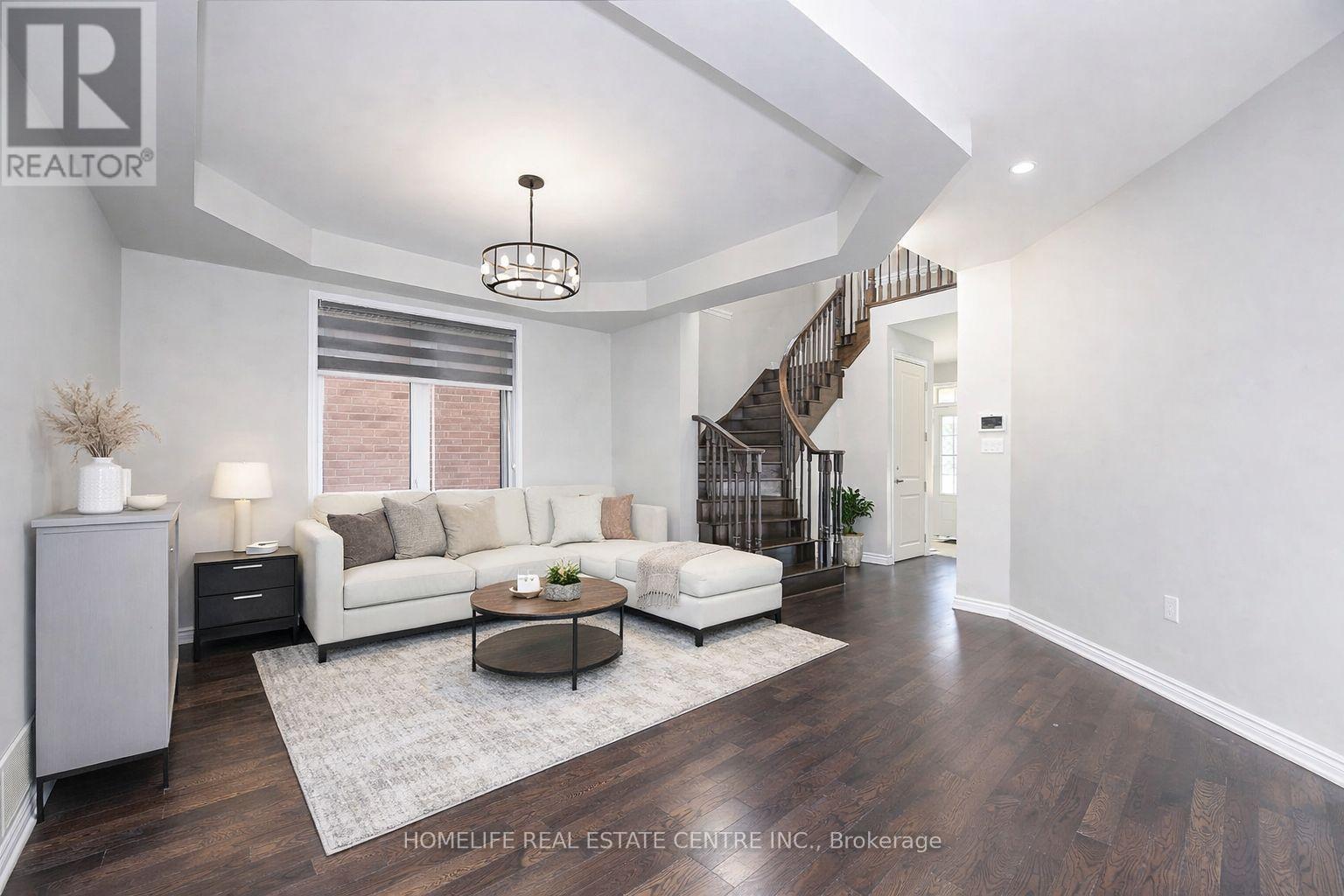 13 Feeder Street, Brampton (Northwest Brampton), Ontario  L7A 4T7 - Photo 4 - W12844046