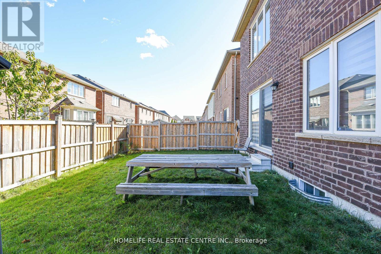 13 Feeder Street, Brampton (Northwest Brampton), Ontario  L7A 4T7 - Photo 37 - W12844046