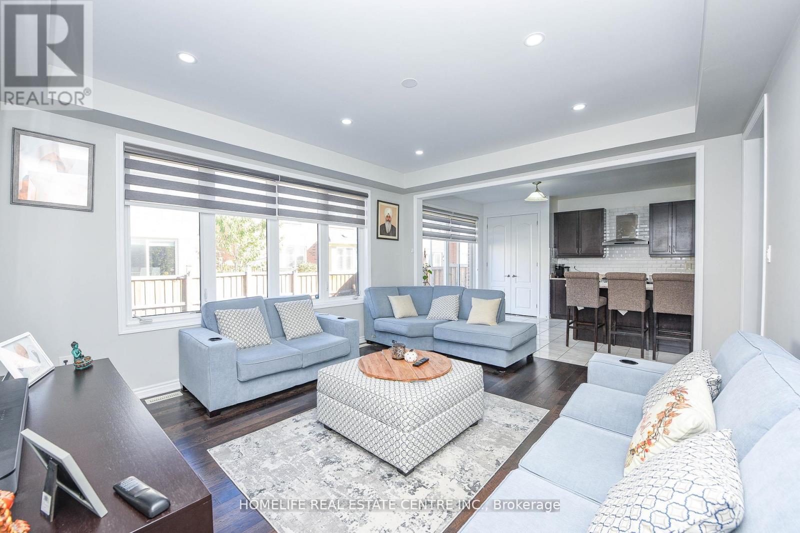 13 Feeder Street, Brampton (Northwest Brampton), Ontario  L7A 4T7 - Photo 9 - W12844046