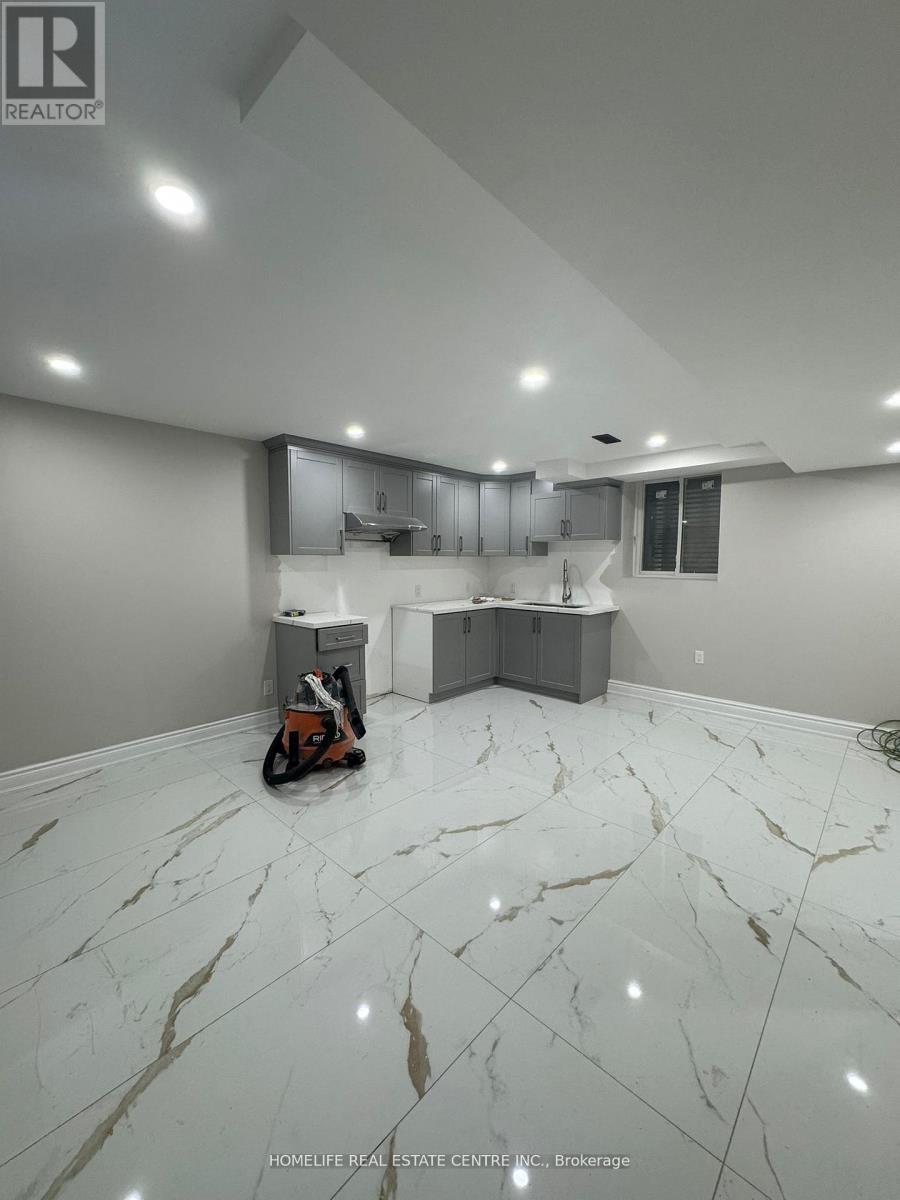 13 Feeder Street, Brampton (Northwest Brampton), Ontario  L7A 4T7 - Photo 32 - W12844046