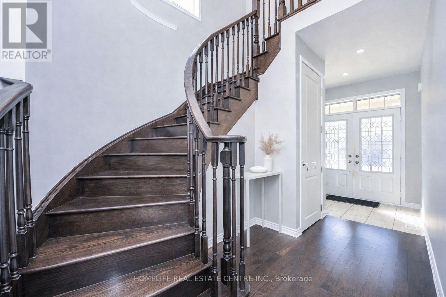 13 Feeder Street, Brampton (Northwest Brampton), Ontario  L7A 4T7 - Photo 3 - W12844046