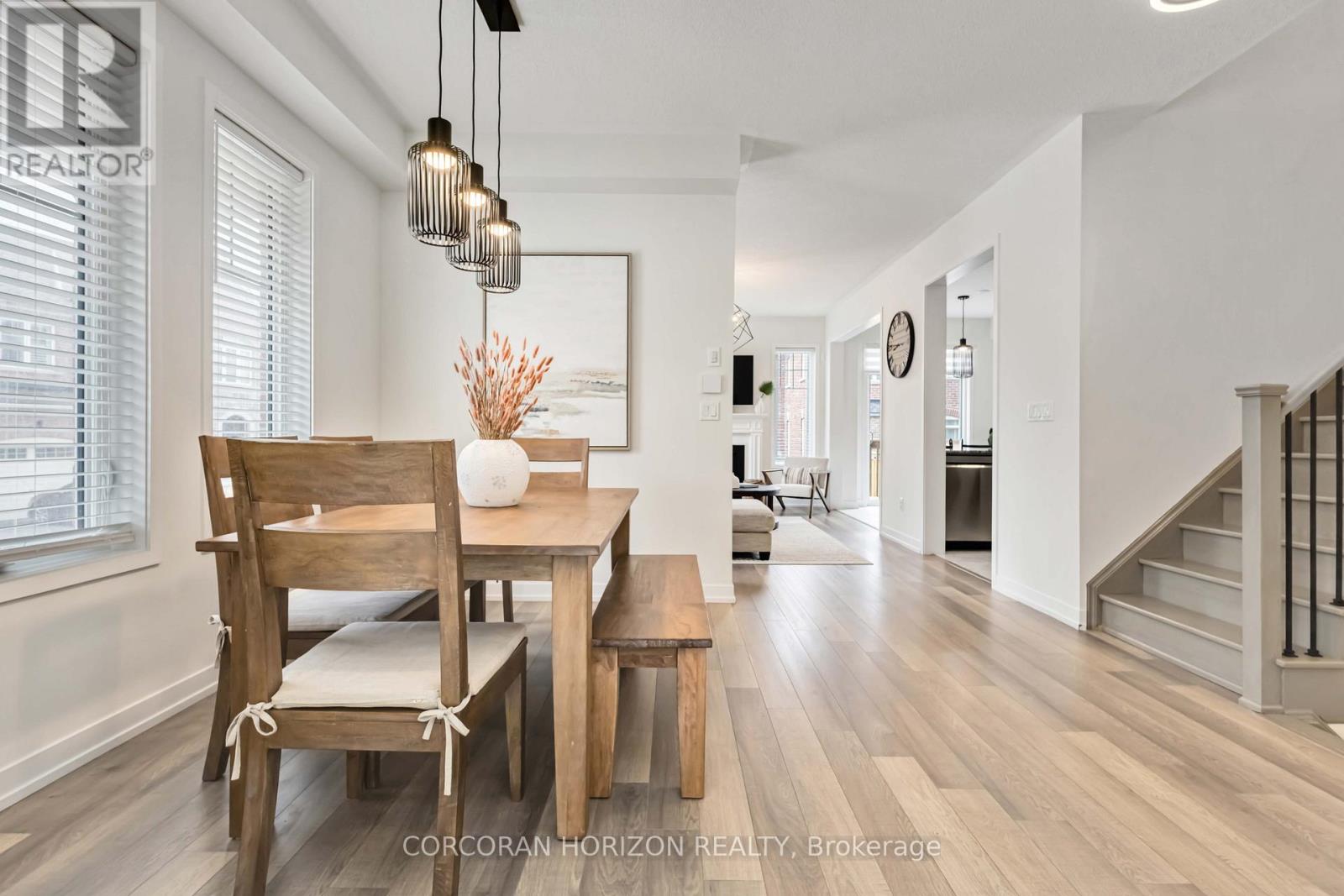 81 Dundonald Trail, Newmarket, Ontario  L3Y 0E1 - Photo 5 - N12844694