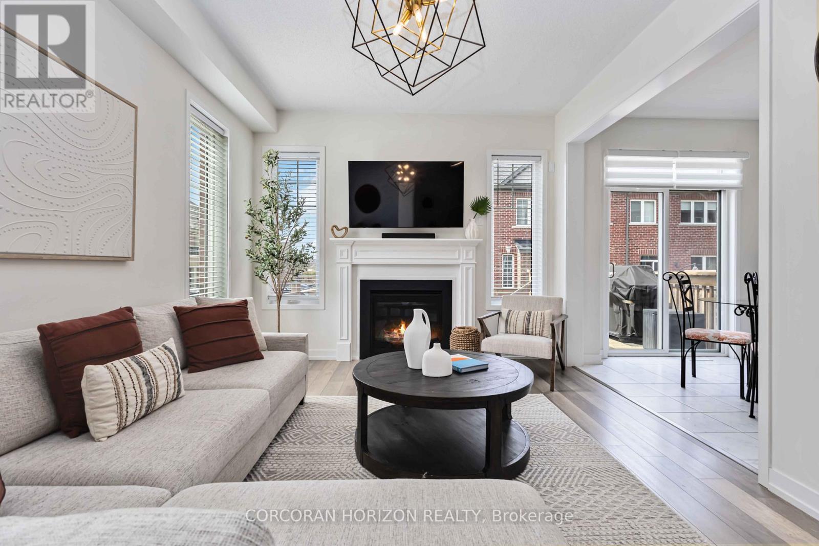 81 Dundonald Trail, Newmarket, Ontario  L3Y 0E1 - Photo 8 - N12844694