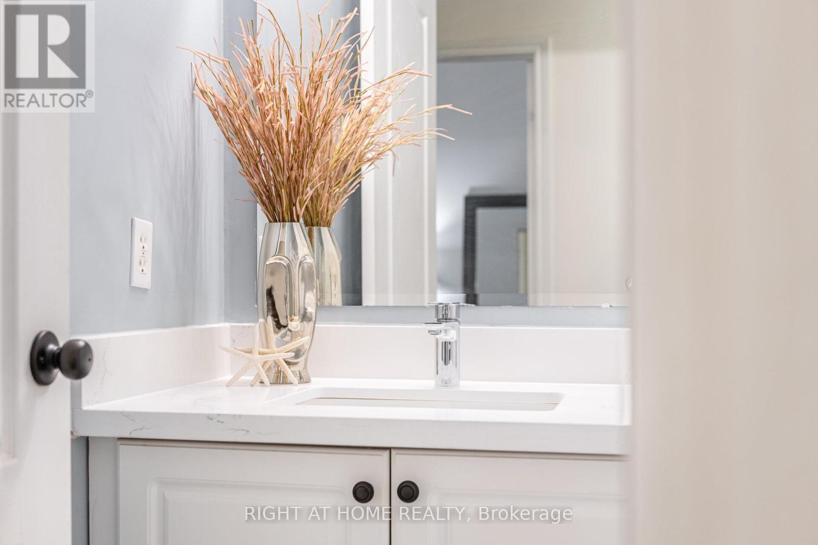 1353 Stephenson Drive, Burlington, Ontario  L7S 2M4 - Photo 37 - W12844598