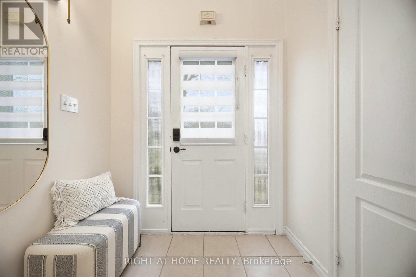 1353 Stephenson Drive, Burlington, Ontario  L7S 2M4 - Photo 4 - W12844598