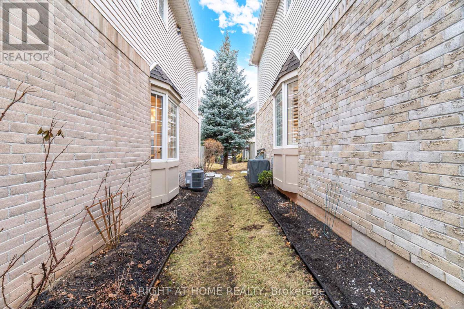 1353 Stephenson Drive, Burlington, Ontario  L7S 2M4 - Photo 47 - W12844598