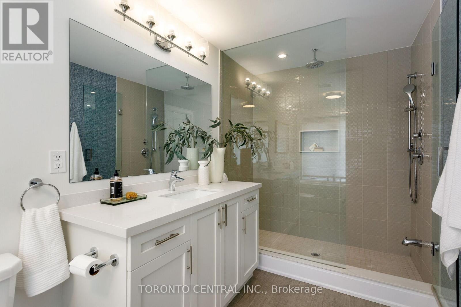 9 Chimney Swift Court, Toronto, Ontario  M9B 0C6 - Photo 25 - W12844654