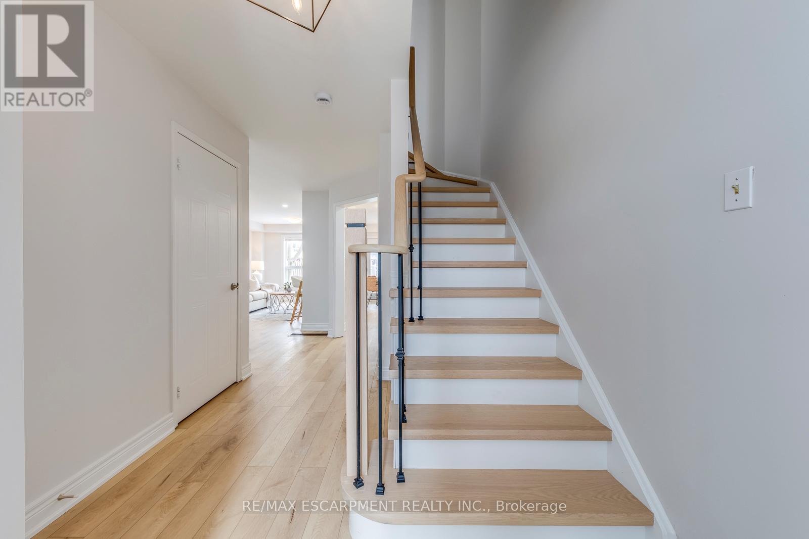 17 - 2350 Grand Ravine Drive, Oakville, Ontario  L6H 6E2 - Photo 3 - W12844656