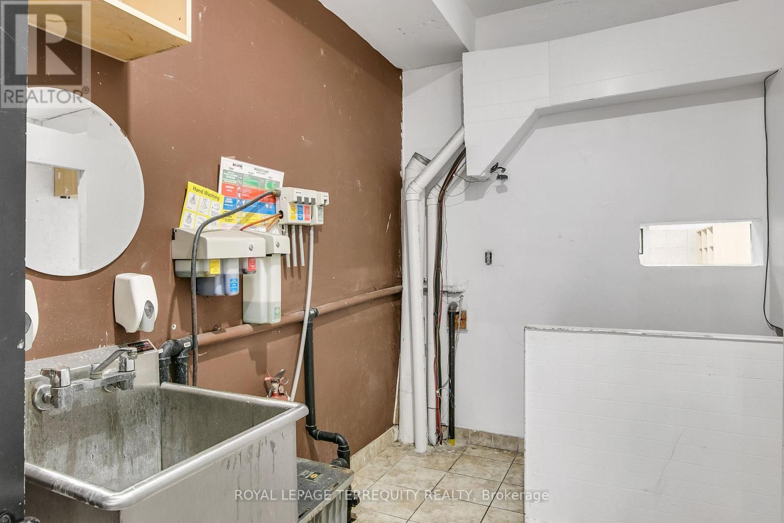 Main & Lower - 1680 St Clair Avenue W, Toronto, Ontario  M6N 1H8 - Photo 10 - W12844692