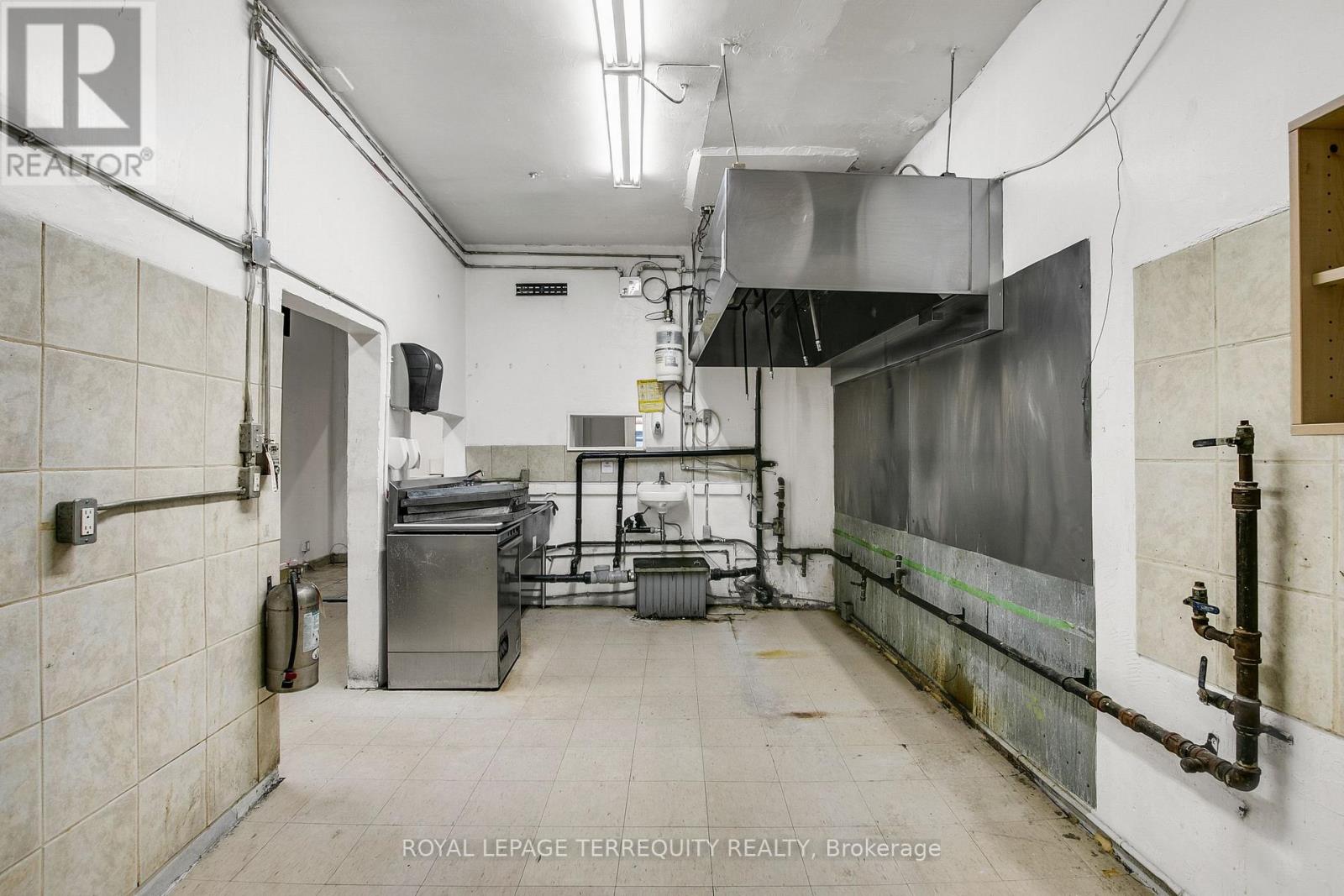 Main & Lower - 1680 St Clair Avenue W, Toronto, Ontario  M6N 1H8 - Photo 13 - W12844692