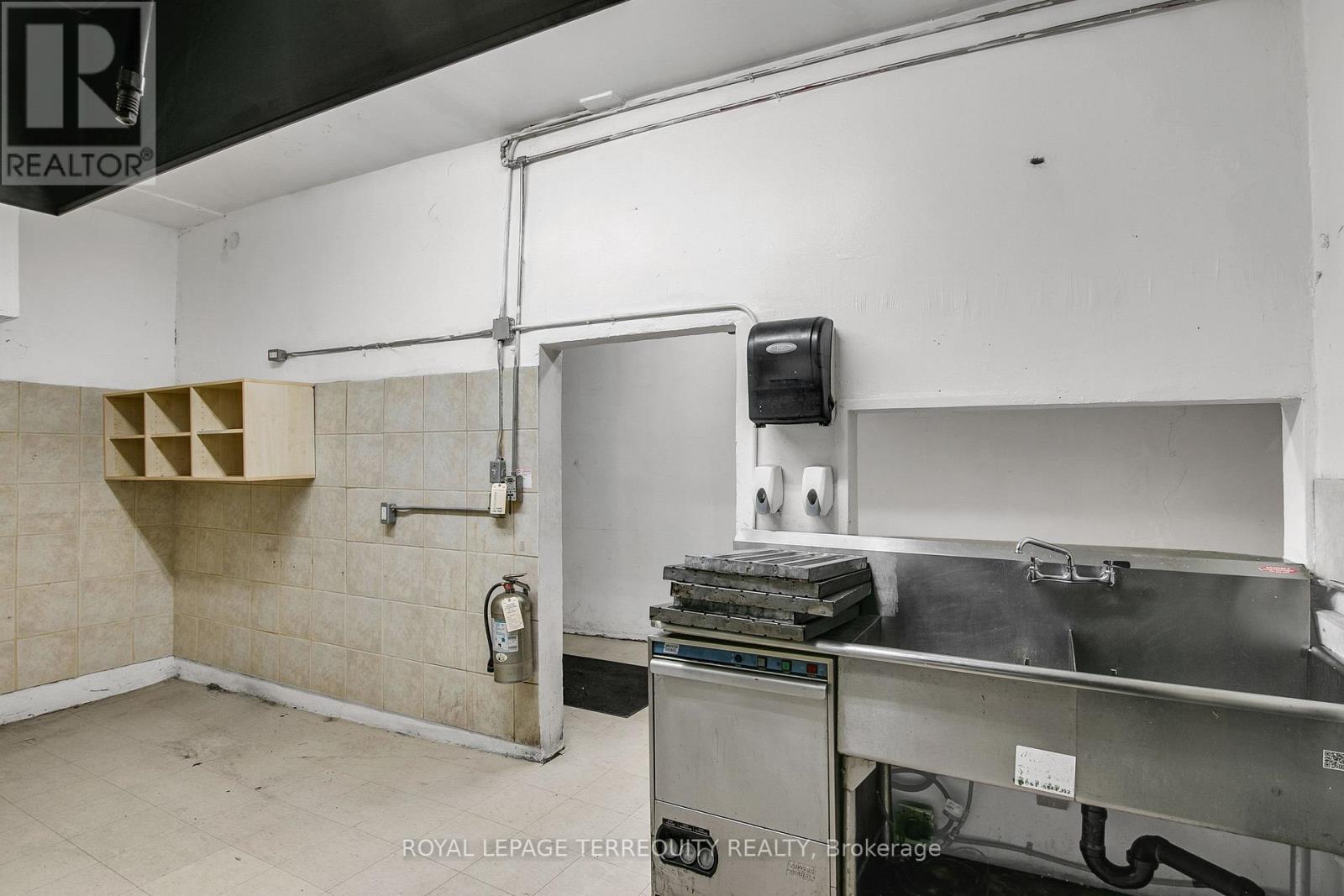 Main & Lower - 1680 St Clair Avenue W, Toronto, Ontario  M6N 1H8 - Photo 14 - W12844692