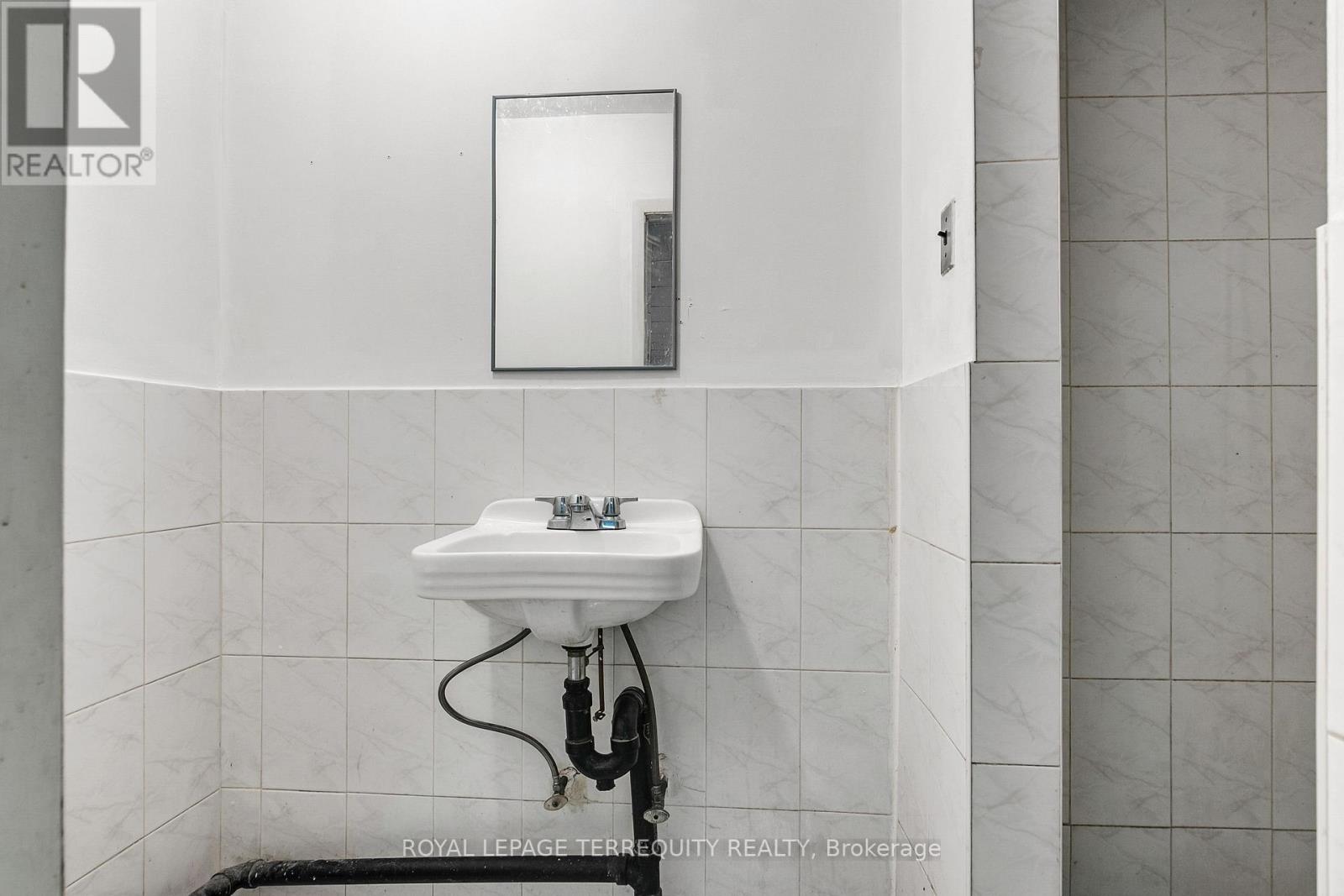 Main & Lower - 1680 St Clair Avenue W, Toronto, Ontario  M6N 1H8 - Photo 16 - W12844692