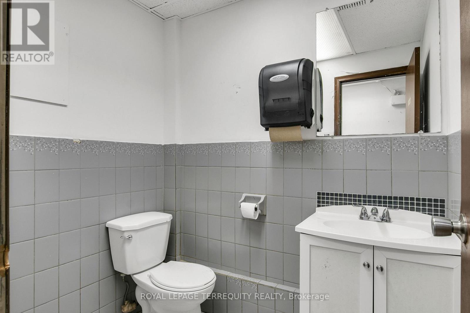 Main & Lower - 1680 St Clair Avenue W, Toronto, Ontario  M6N 1H8 - Photo 20 - W12844692