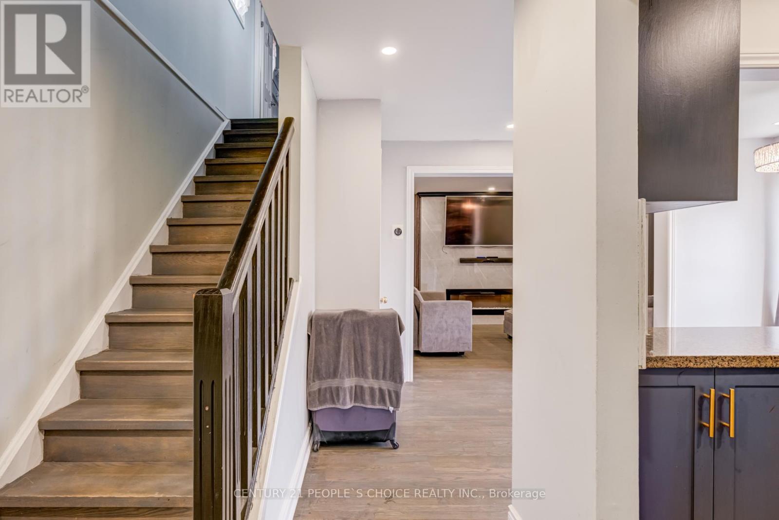 18 Hernon Court, Brampton, Ontario  L6S 2B9 - Photo 10 - W12844698