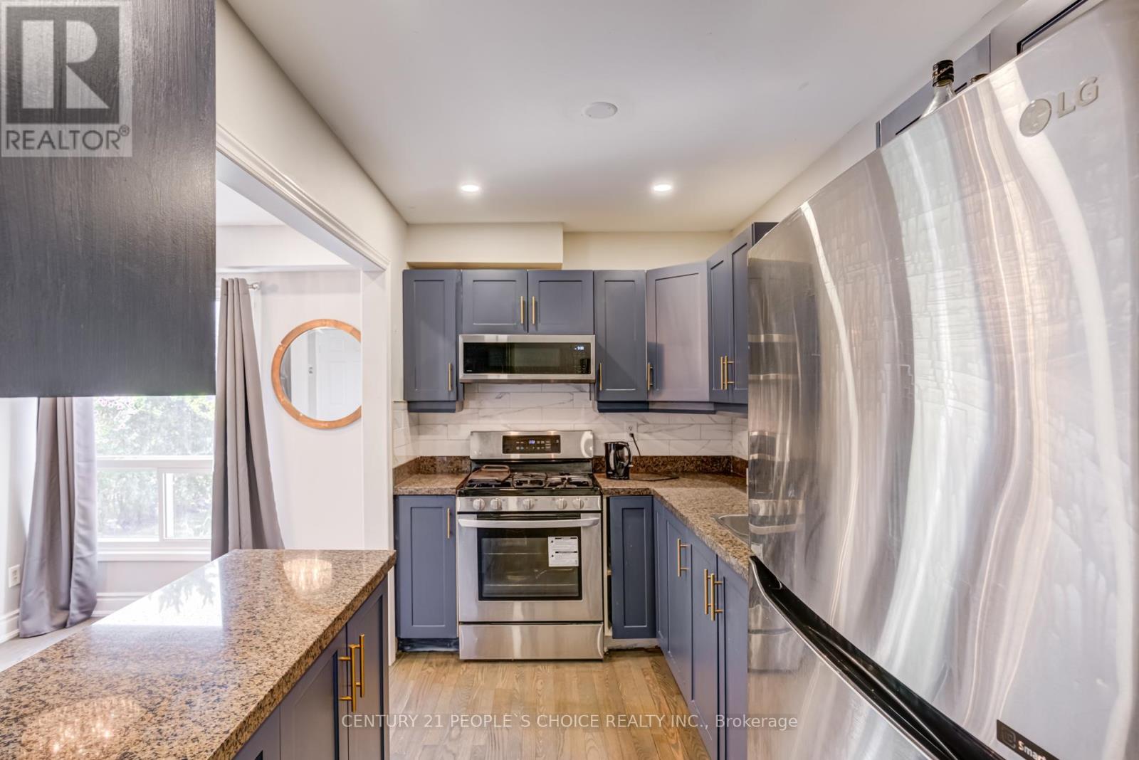 18 Hernon Court, Brampton, Ontario  L6S 2B9 - Photo 11 - W12844698