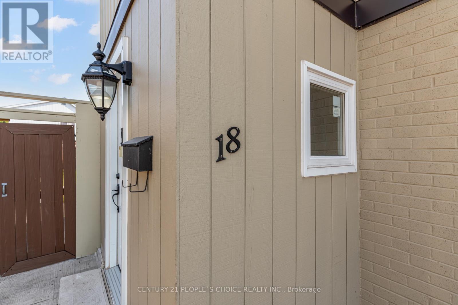 18 Hernon Court, Brampton, Ontario  L6S 2B9 - Photo 5 - W12844698