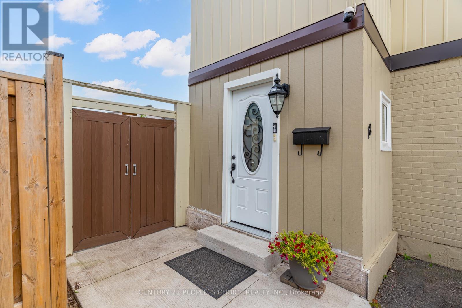 18 Hernon Court, Brampton, Ontario  L6S 2B9 - Photo 6 - W12844698