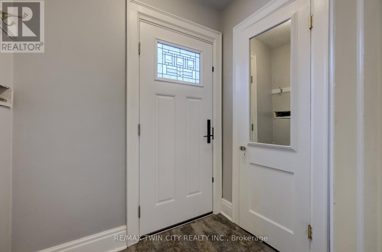 530 Frederick Street, Cambridge, Ontario  N3H 2A2 - Photo 2 - X12844572