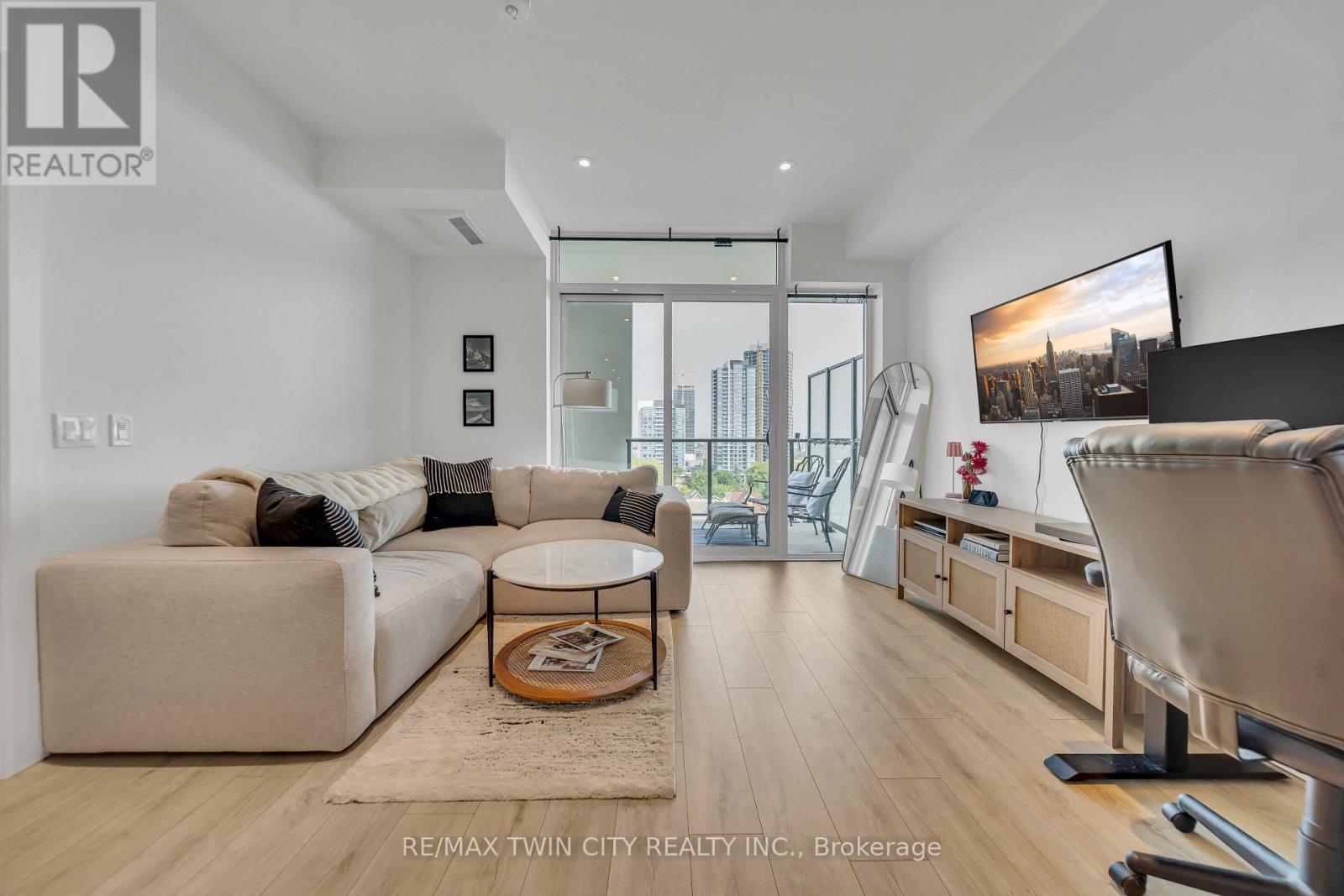 906 - 741 King Street W, Kitchener, Ontario  N2G 1E5 - Photo 10 - X12844578