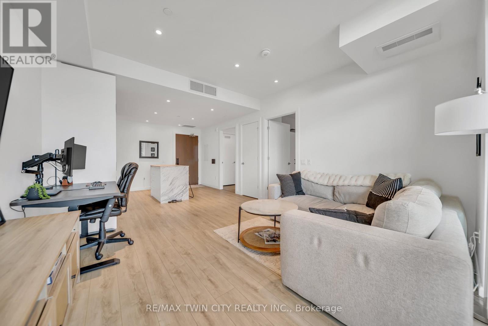 906 - 741 King Street W, Kitchener, Ontario  N2G 1E5 - Photo 12 - X12844578