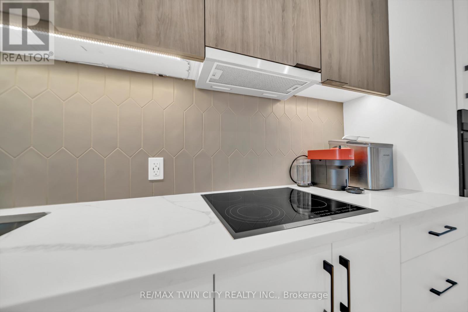 906 - 741 King Street W, Kitchener, Ontario  N2G 1E5 - Photo 15 - X12844578