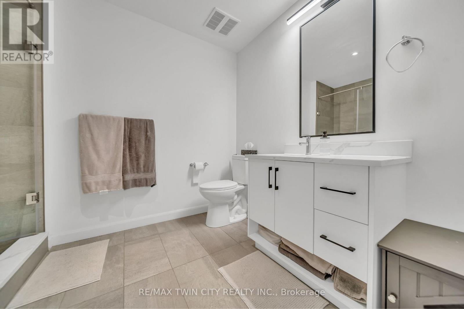 906 - 741 King Street W, Kitchener, Ontario  N2G 1E5 - Photo 22 - X12844578