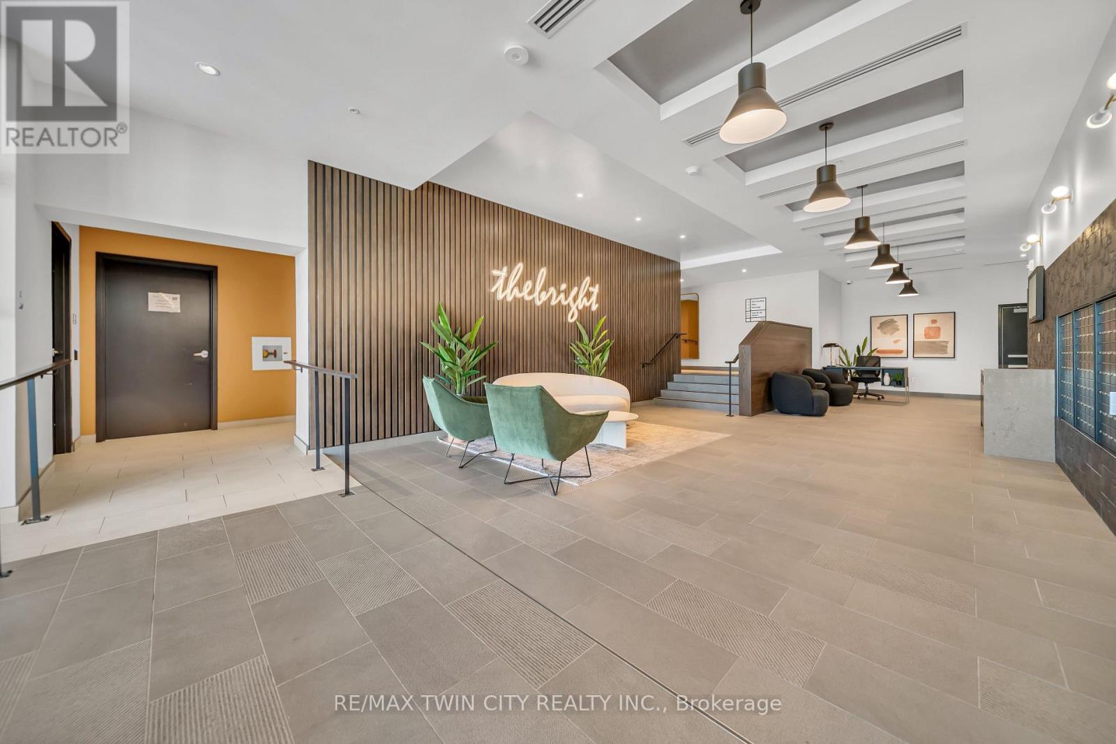 906 - 741 King Street W, Kitchener, Ontario  N2G 1E5 - Photo 3 - X12844578