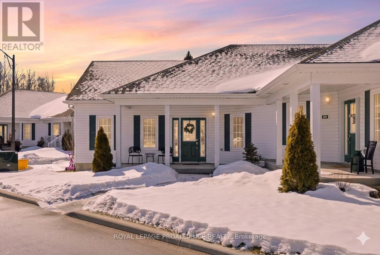 202 - 300 Croft Street, Port Hope, Ontario L1A 0E1 - Photo 2 - X12844778