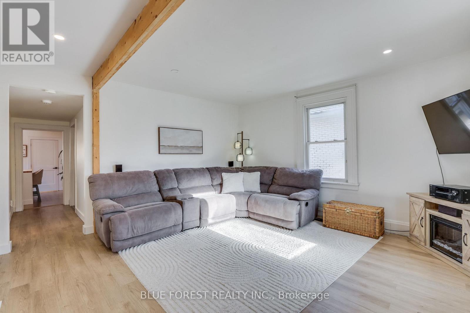 131 Emily Street, Strathroy-Caradoc, Ontario  N7G 2Z7 - Photo 3 - X12844782