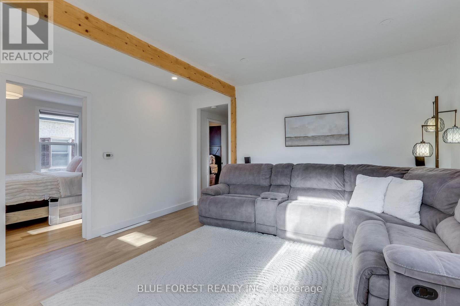 131 Emily Street, Strathroy-Caradoc, Ontario  N7G 2Z7 - Photo 4 - X12844782