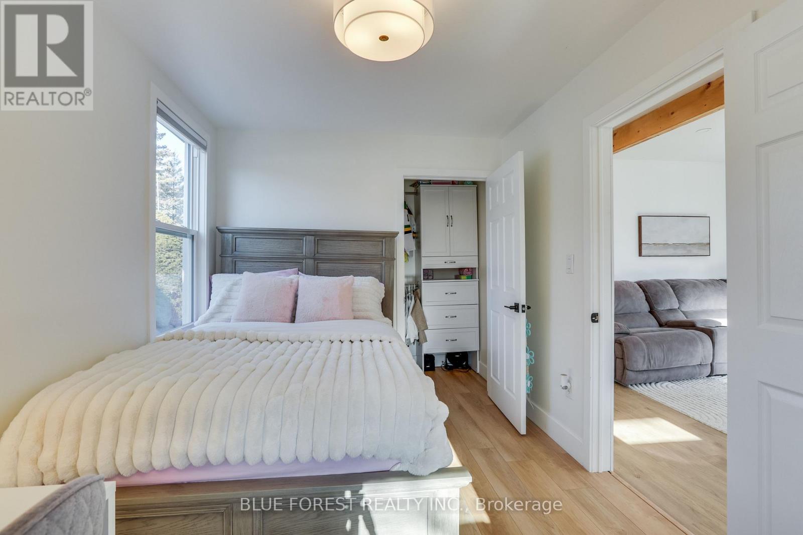 131 Emily Street, Strathroy-Caradoc, Ontario  N7G 2Z7 - Photo 8 - X12844782