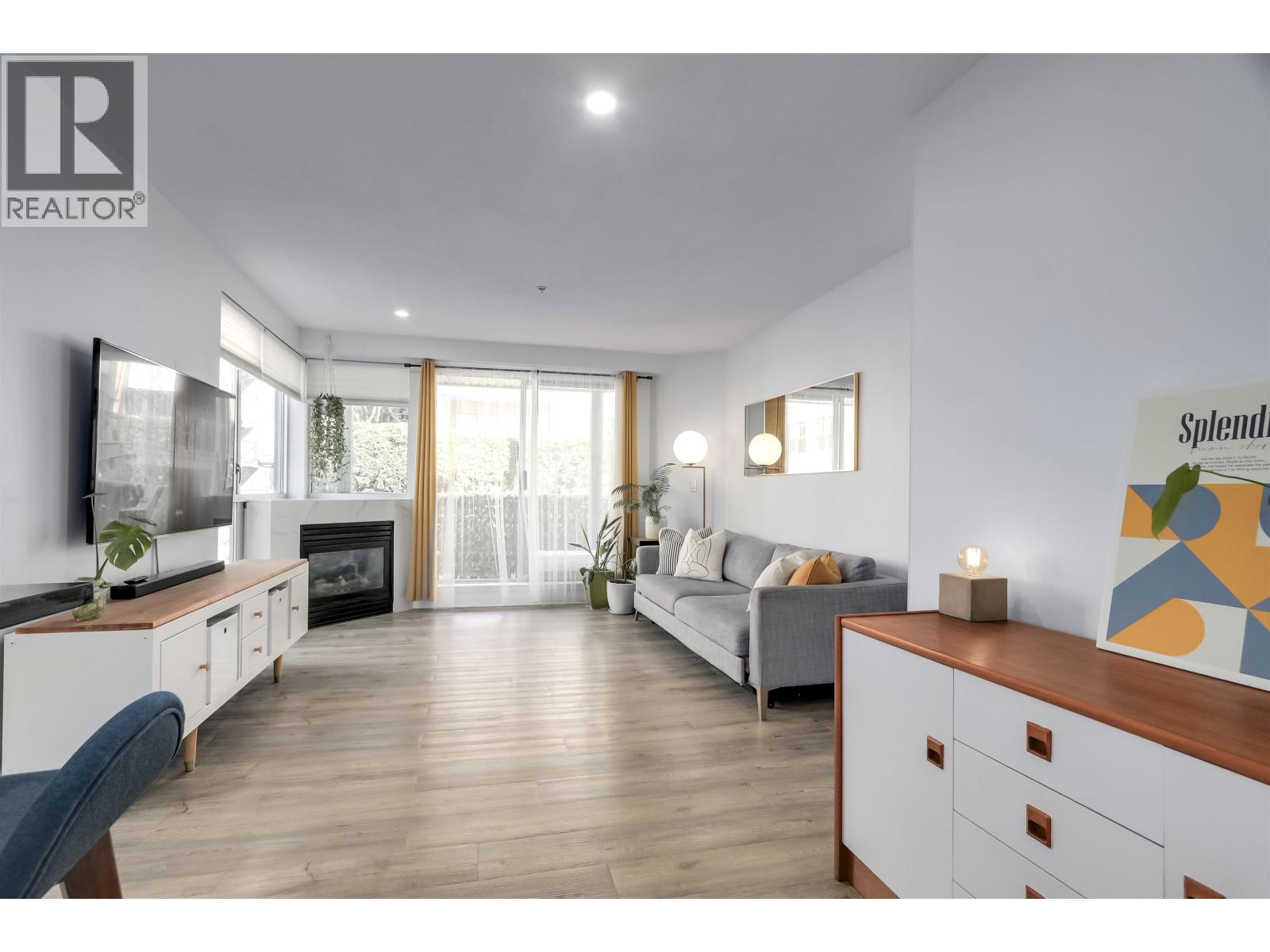 302 122 E 3RD STREET, north vancouver, British Columbia