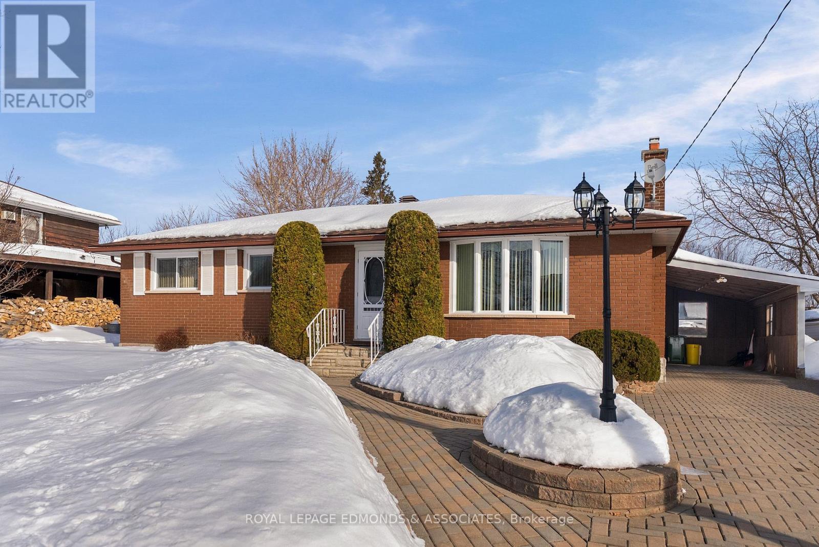 395 CHAMBERLAIN STREET, Pembroke, Ontario