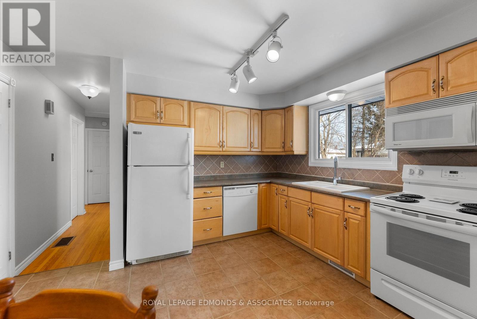 395 Chamberlain Street, Pembroke, Ontario  K8A 2N3 - Photo 11 - X12844770