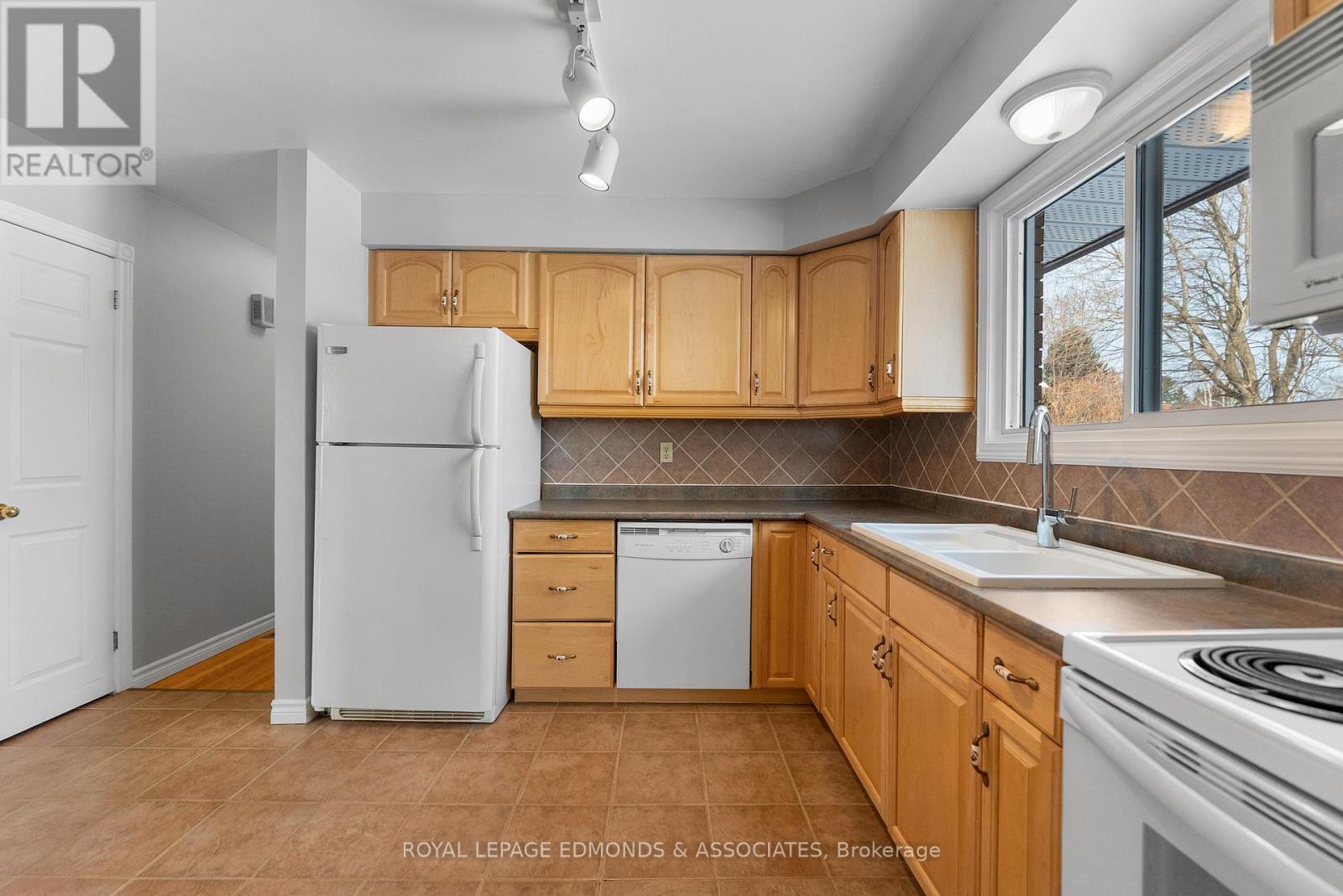 395 Chamberlain Street, Pembroke, Ontario  K8A 2N3 - Photo 12 - X12844770