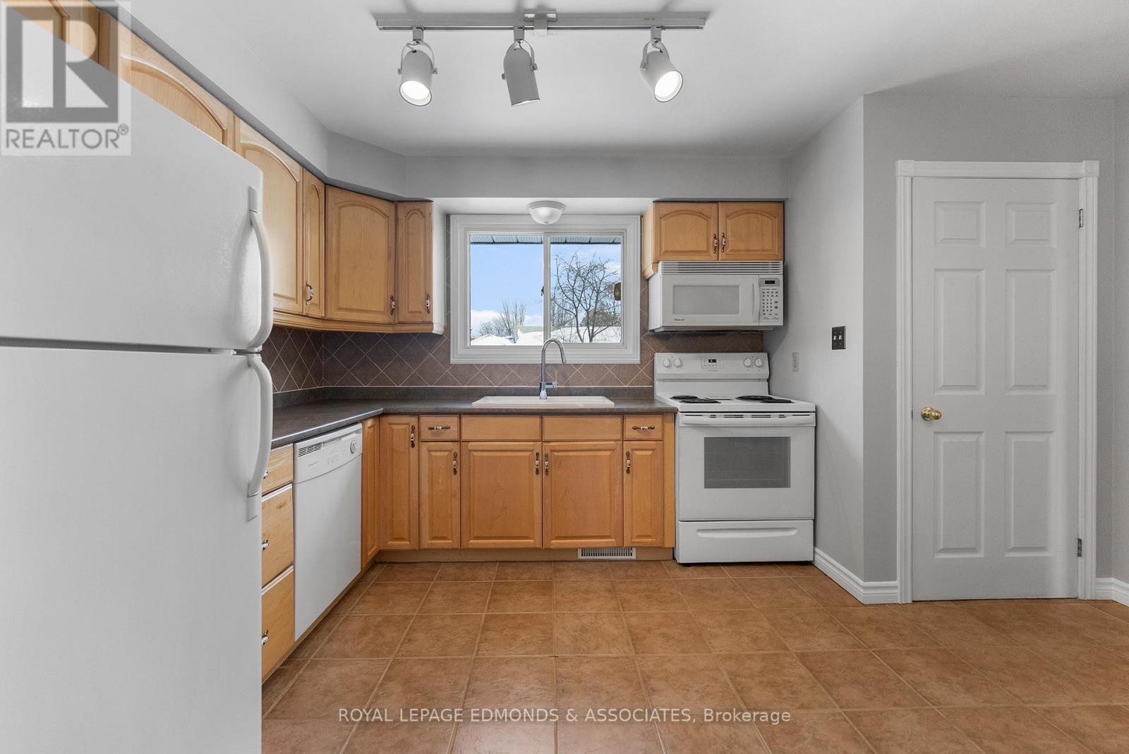 395 Chamberlain Street, Pembroke, Ontario  K8A 2N3 - Photo 13 - X12844770