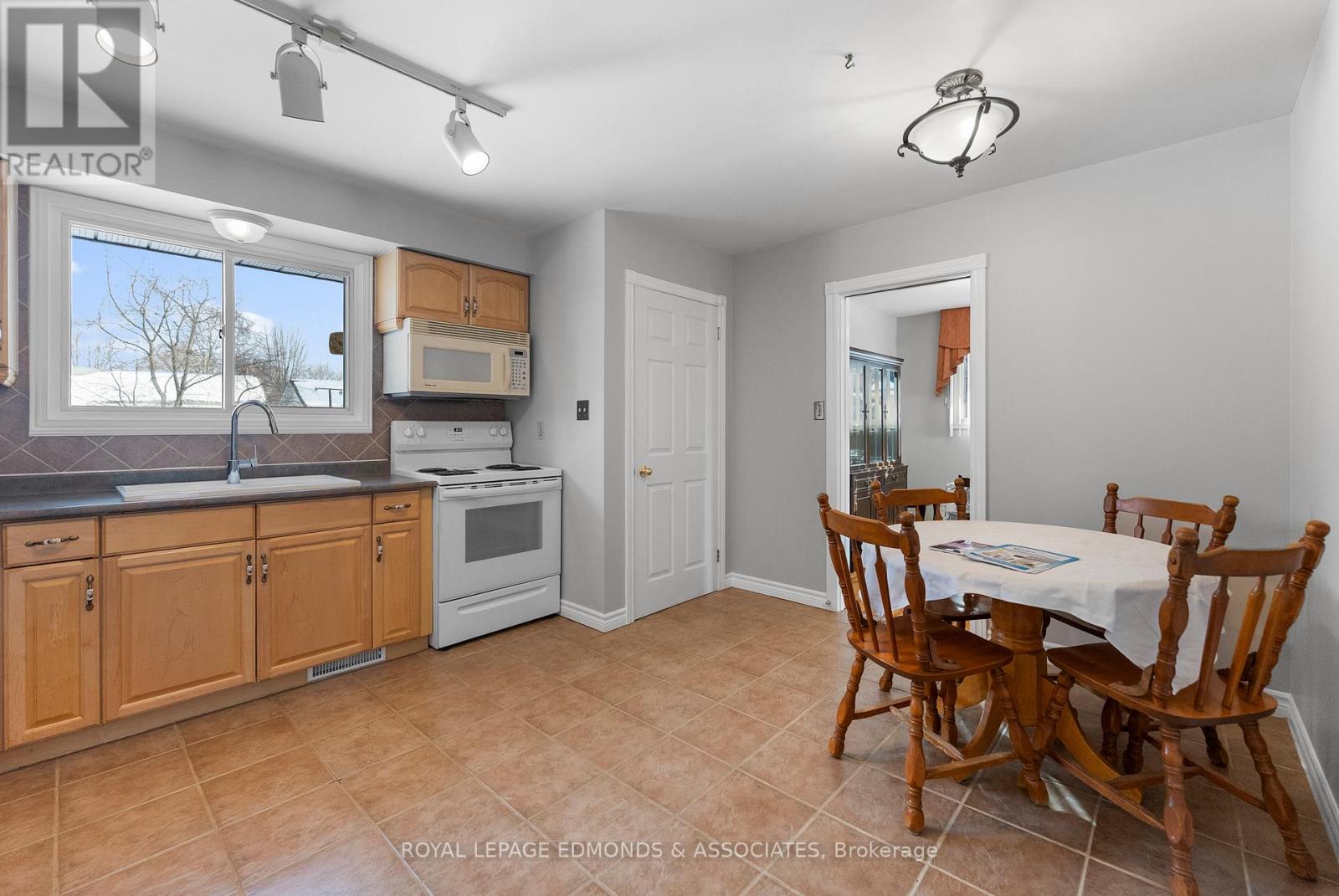 395 Chamberlain Street, Pembroke, Ontario  K8A 2N3 - Photo 14 - X12844770