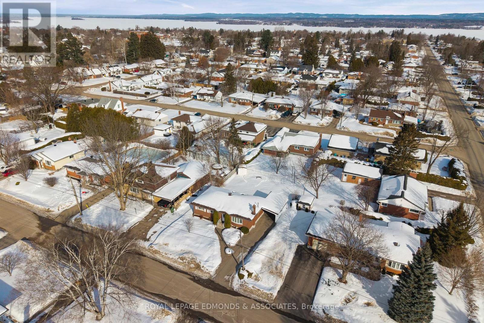 395 Chamberlain Street, Pembroke, Ontario  K8A 2N3 - Photo 36 - X12844770