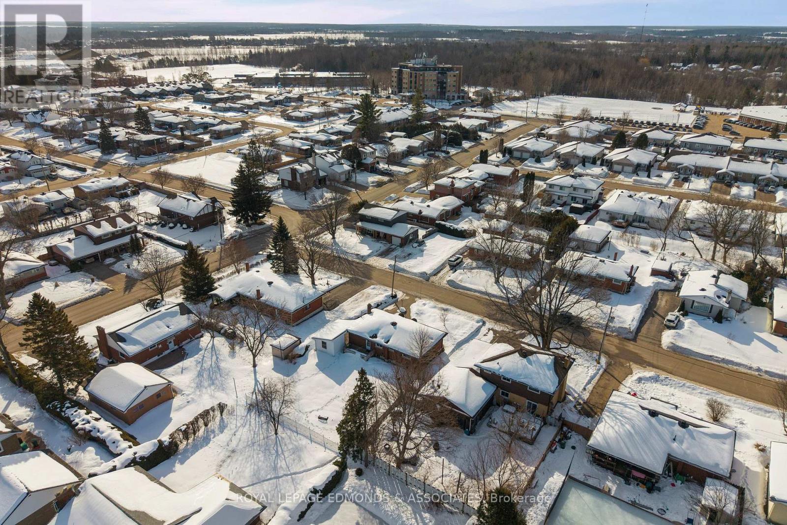 395 Chamberlain Street, Pembroke, Ontario  K8A 2N3 - Photo 39 - X12844770