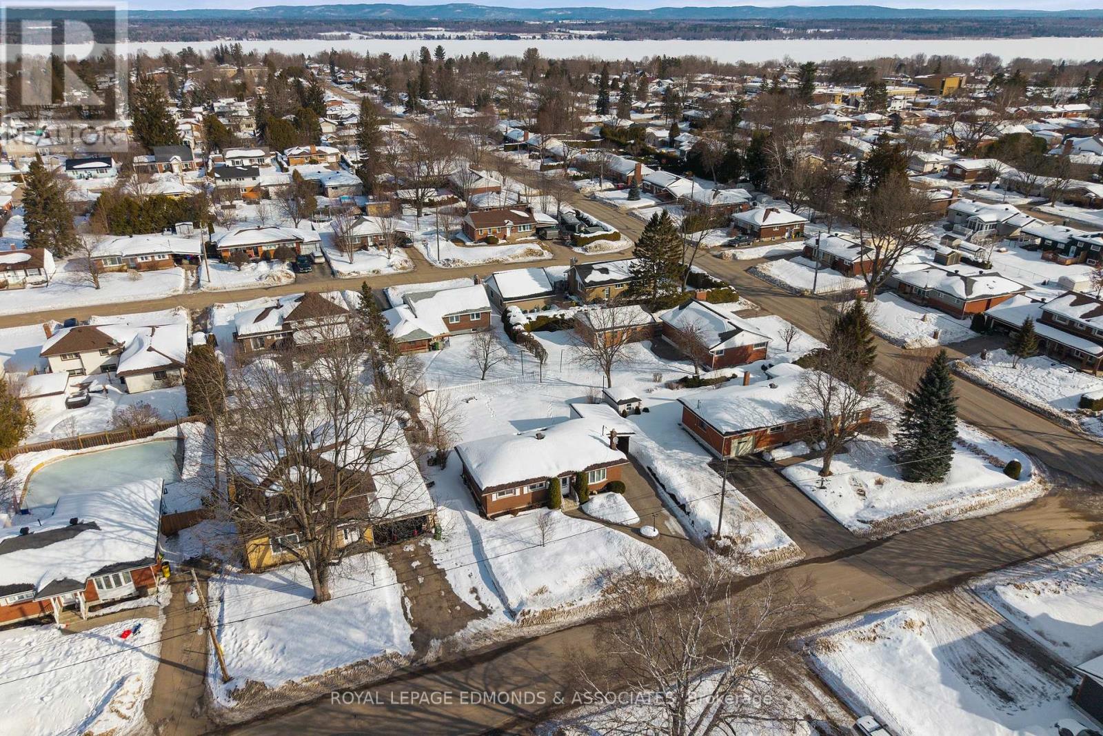 395 Chamberlain Street, Pembroke, Ontario  K8A 2N3 - Photo 40 - X12844770