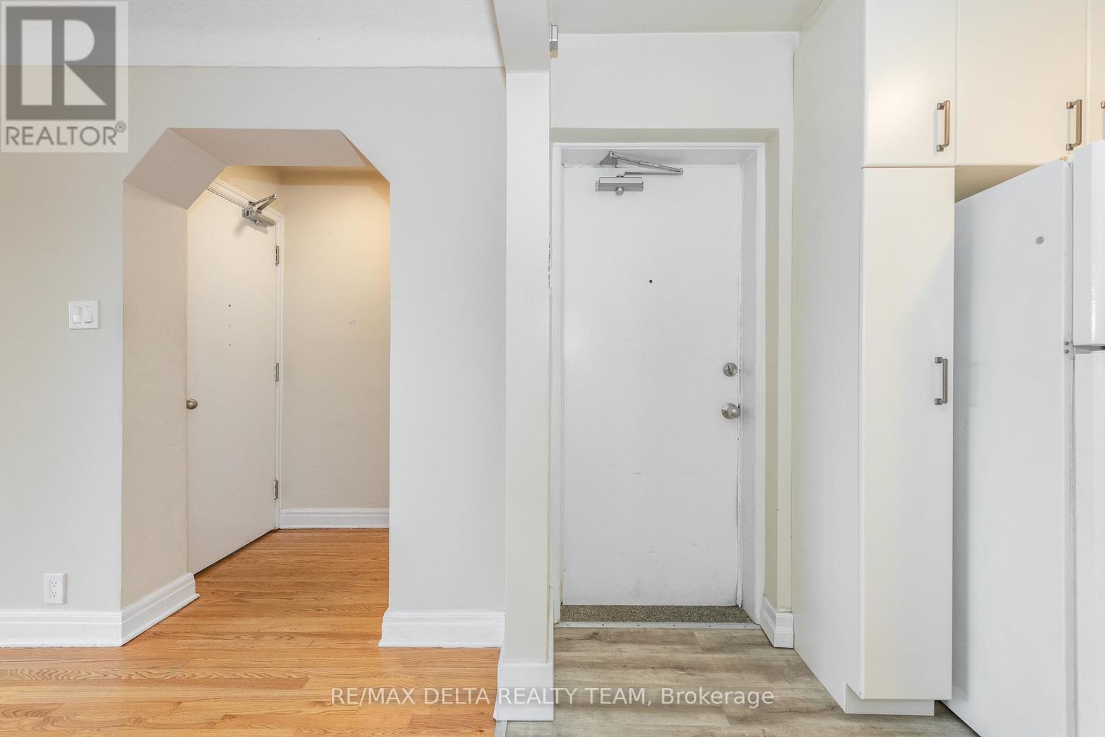 4 - 416 Dovercourt Avenue, Ottawa, Ontario  K2A 0T1 - Photo 2 - X12844820