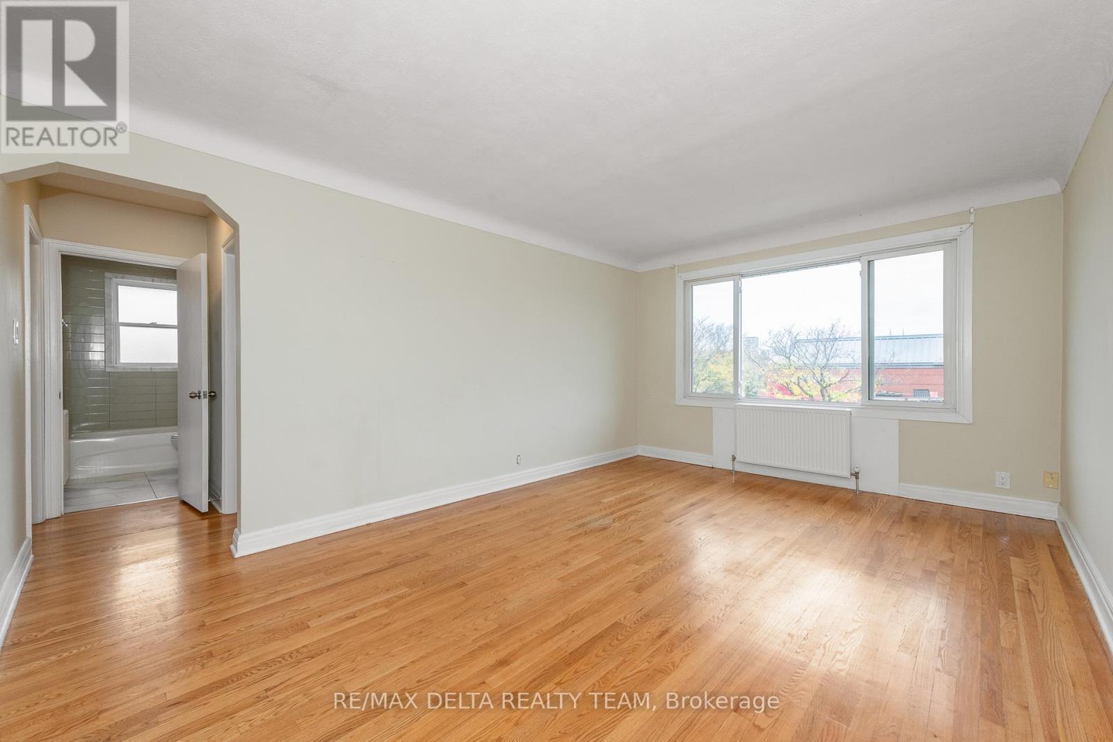 4 - 416 Dovercourt Avenue, Ottawa, Ontario  K2A 0T1 - Photo 3 - X12844820