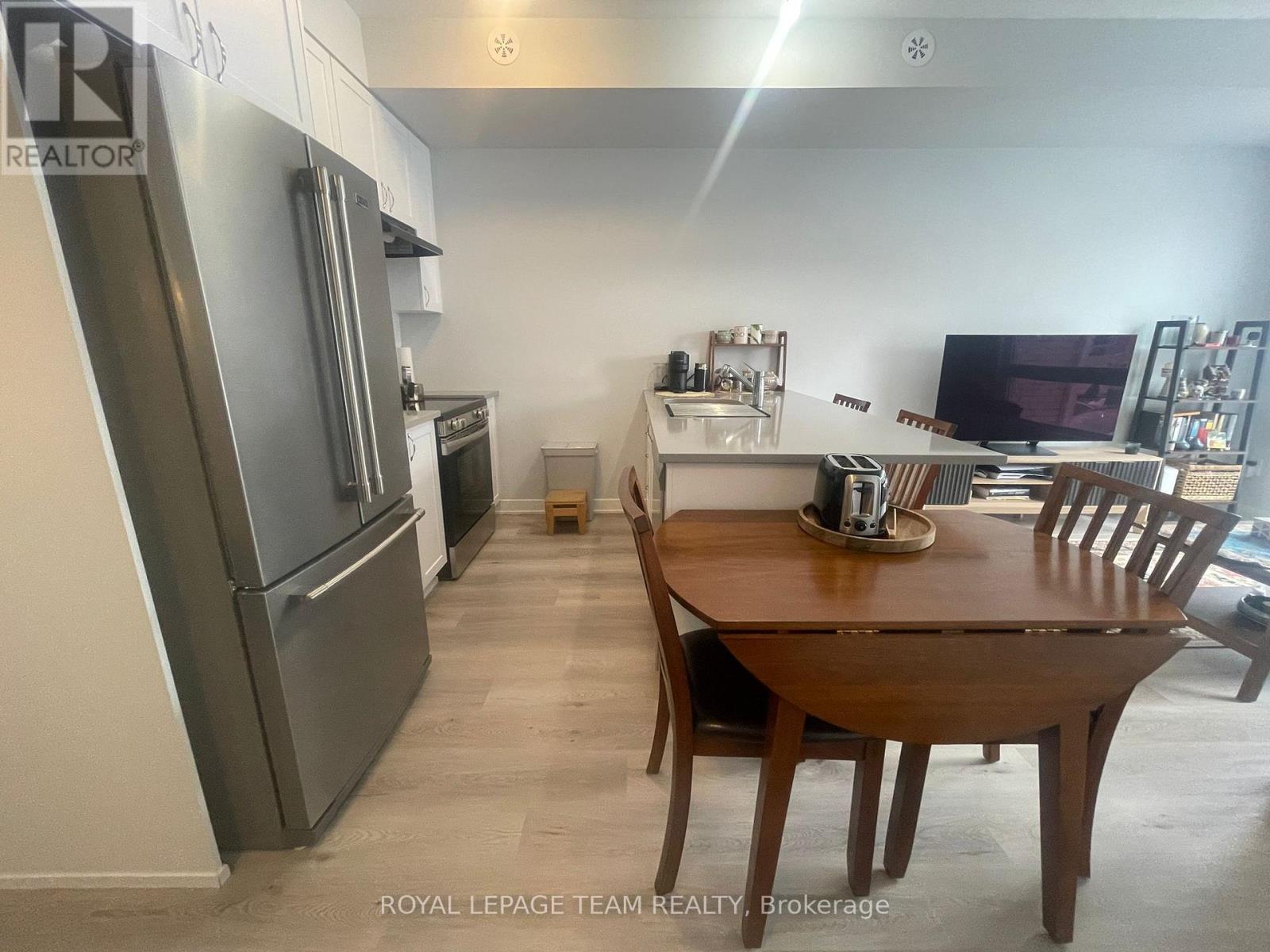 230 Mishi Private, Ottawa, Ontario  K1K 5C4 - Photo 5 - X12844860