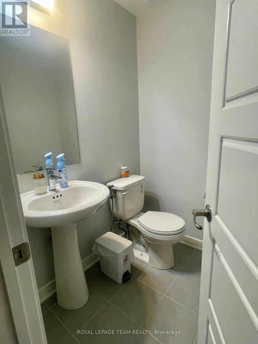 230 Mishi Private, Ottawa, Ontario  K1K 5C4 - Photo 6 - X12844860