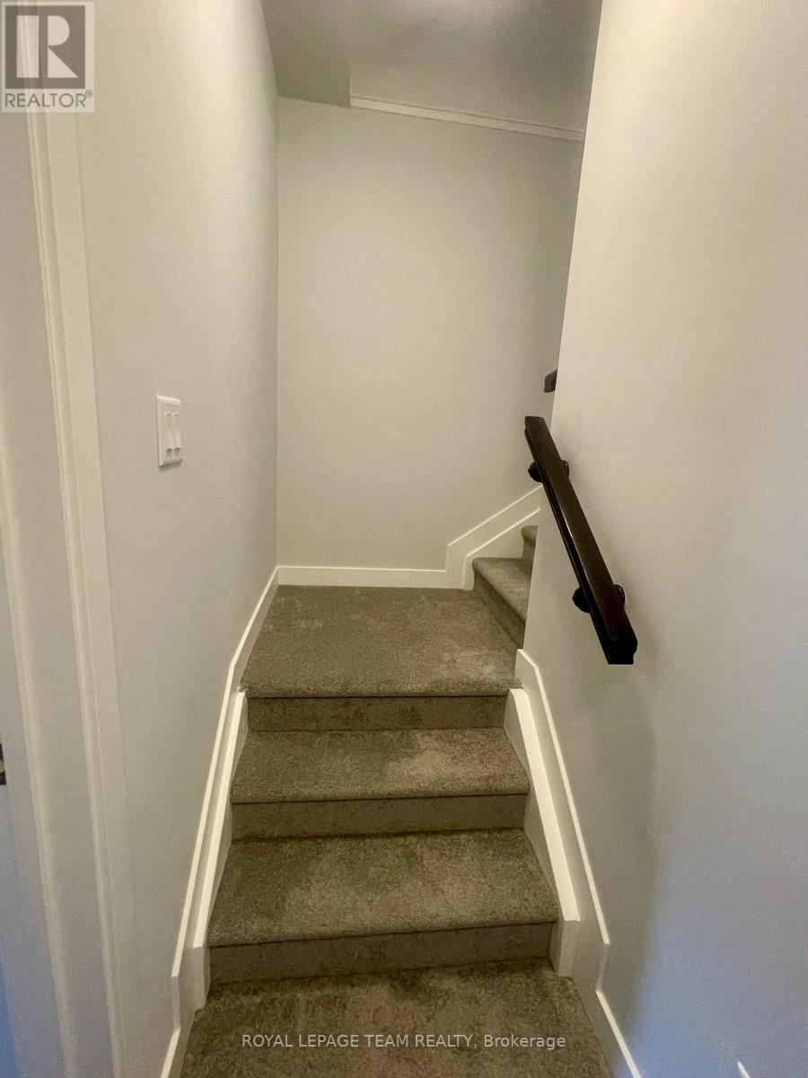 230 Mishi Private, Ottawa, Ontario  K1K 5C4 - Photo 7 - X12844860