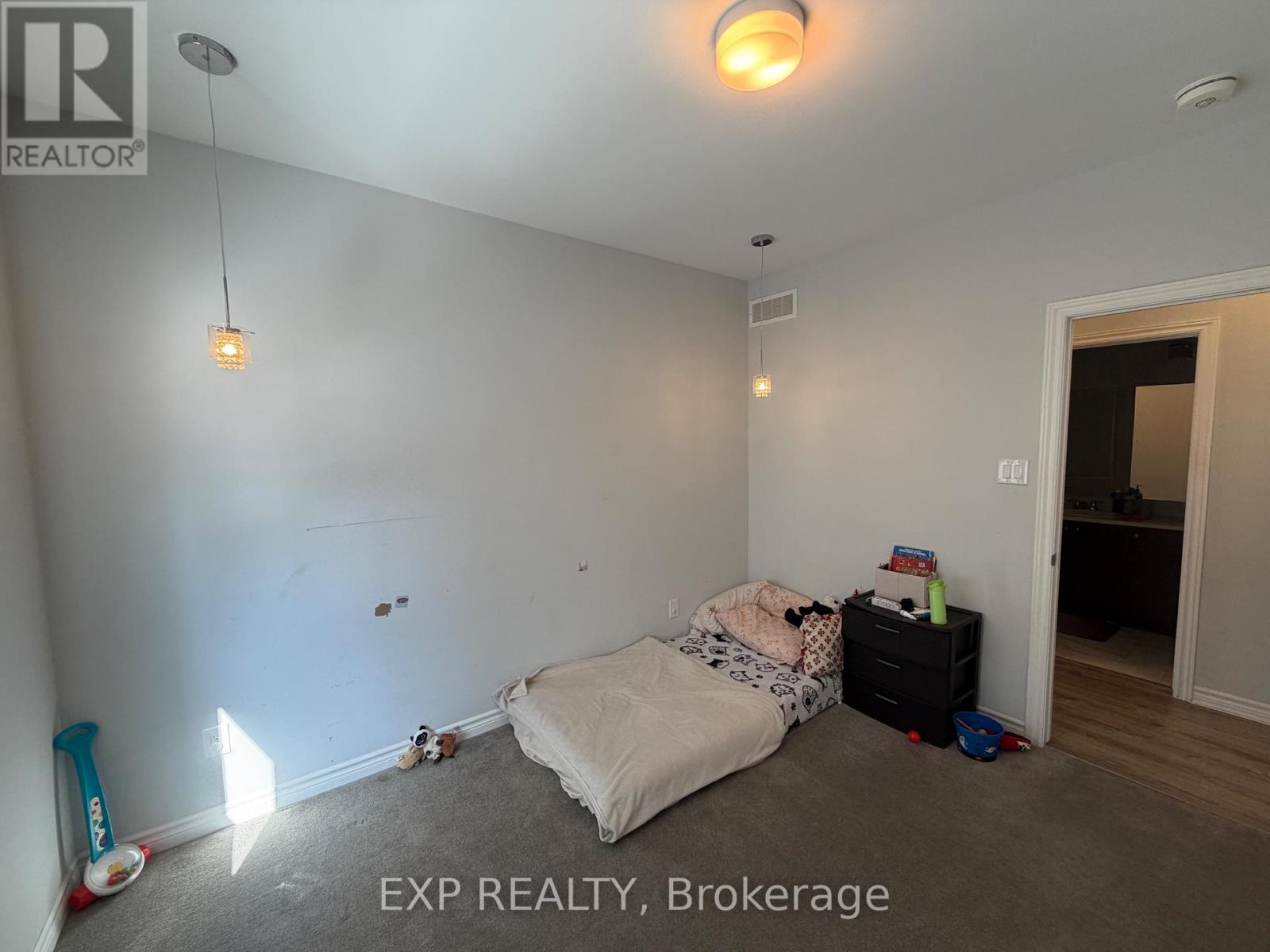 700 Lapland Private, Ottawa, Ontario  K2S 1B6 - Photo 12 - X12844908