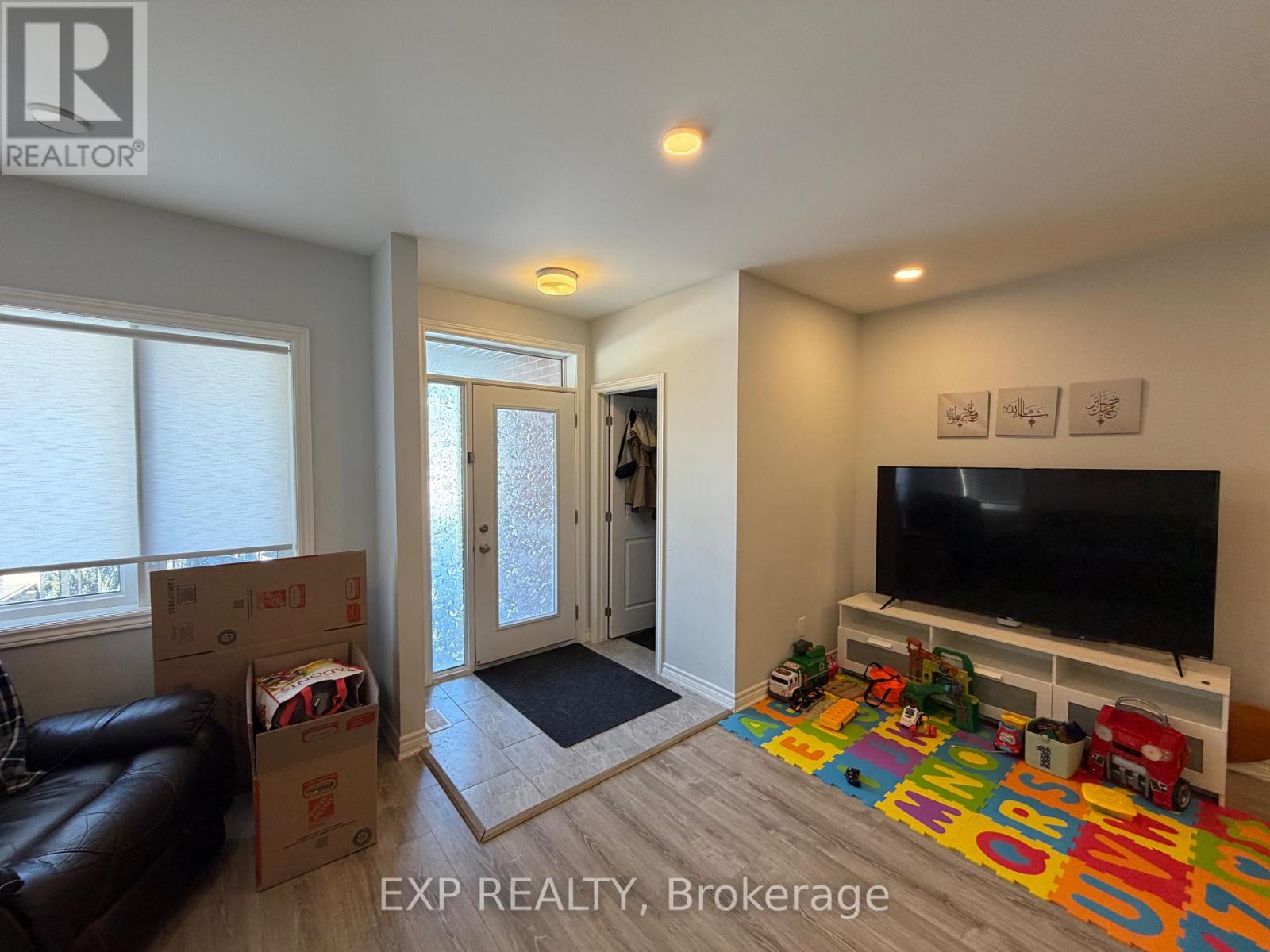 700 Lapland Private, Ottawa, Ontario  K2S 1B6 - Photo 3 - X12844908